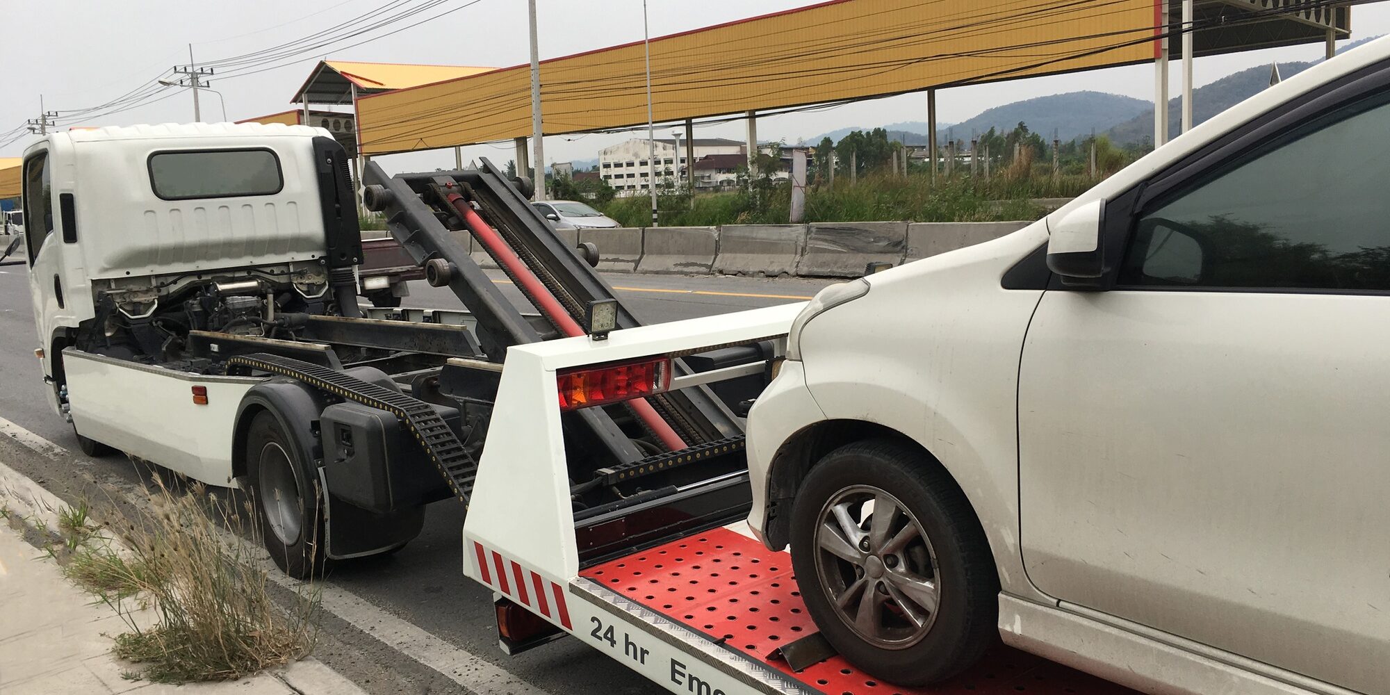 roadside-assistance-broken-car-tow-truck-roadside Roadside Assistance Broken Car Tow Truck Roadside