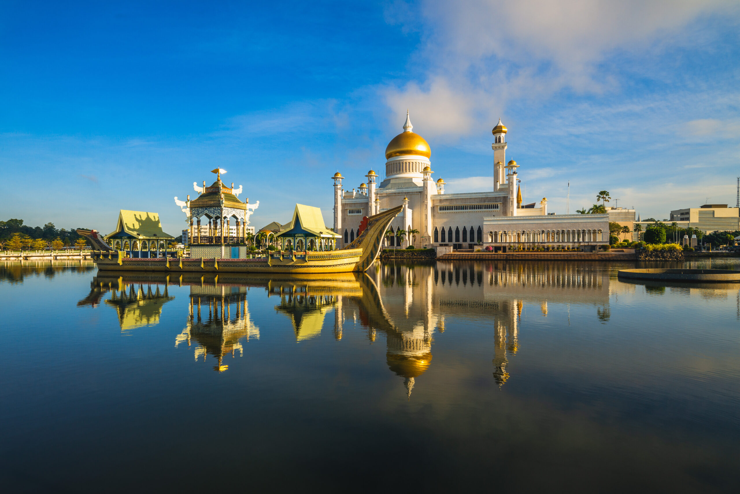 Omar Ali Saifuddien Mosque Located In Bandar Seri Begawan, Brunei Darussalam